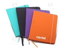 Produto Moleskine 18,3x13,4 cm - 03, modelo notebook com papel em branco, encadernação de capa dura, design retro. Ideal para