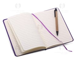 Produto Moleskine 18,3x13,4 cm - 03, modelo notebook com papel em branco, encadernação de capa dura, design retro. Ideal para