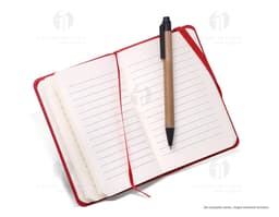 Notebook de couro sintético da marca Moleskine, com tamanho de 14x8,8 cm e 05 páginas em branco. Perfeito para uso no