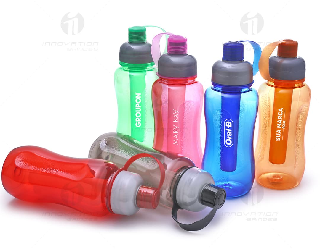 Squeeze Plástico 600ml - 03: Ideal para manter-se hidratado durante o dia a dia, este squeeze é perfeito para levar para a