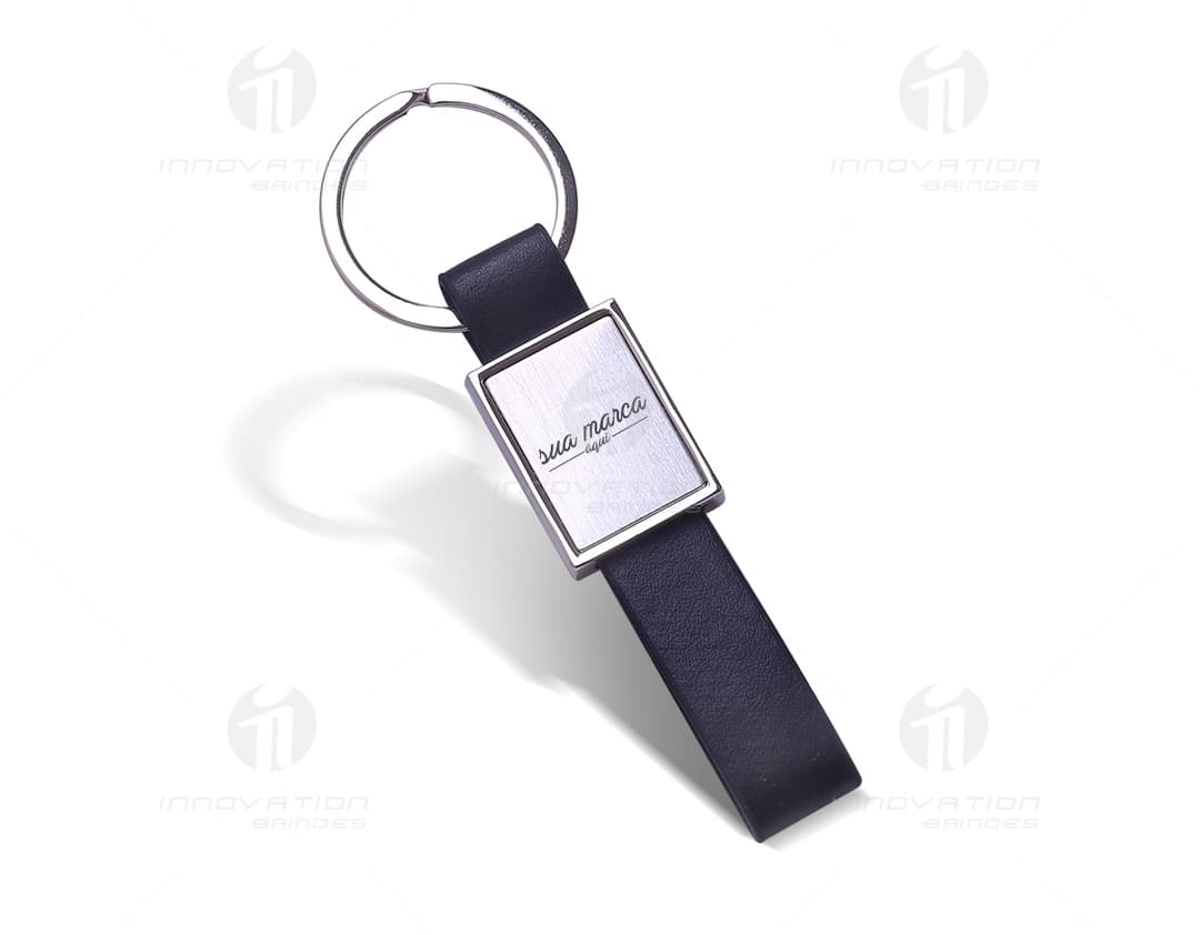 Chaveiro de metal cromado, elegante e moderno para a sua empresa. O acessório perfeito para quem busca segurança e estilo.