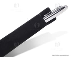 Capa de veludo para caneta, ideal para proteger sua caneta favorita com elegância. Feita em material de alta qualidade, a