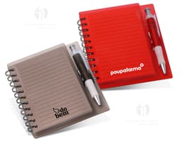 Bloco de anotações plástico perfeito para organização no escritório ou estudos. Prático e durável, ideal para guardar suas