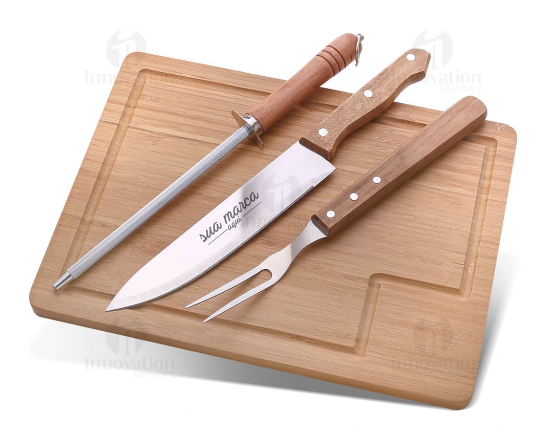 Kit churrasco com 28 peças de aço inoxidável para cortar, fatiar e preparar seus alimentos com facilidade. Ideal para