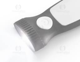 Chaveiro com lanterna de metal cromado para sua segurança e praticidade. Perfeito para iluminar o caminho e como chaveiro.