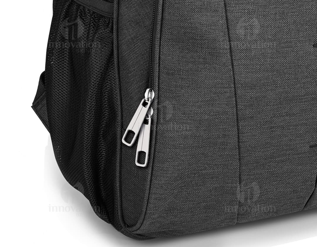 Mochila de couro preta para negócios e viagens. Com design moderno e elegante, ideal para transportar laptop e acessórios com