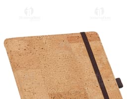 Bloco de anotações de cortiça vintage para presentear e armazenar suas memórias. Feito com material reciclado, possui um