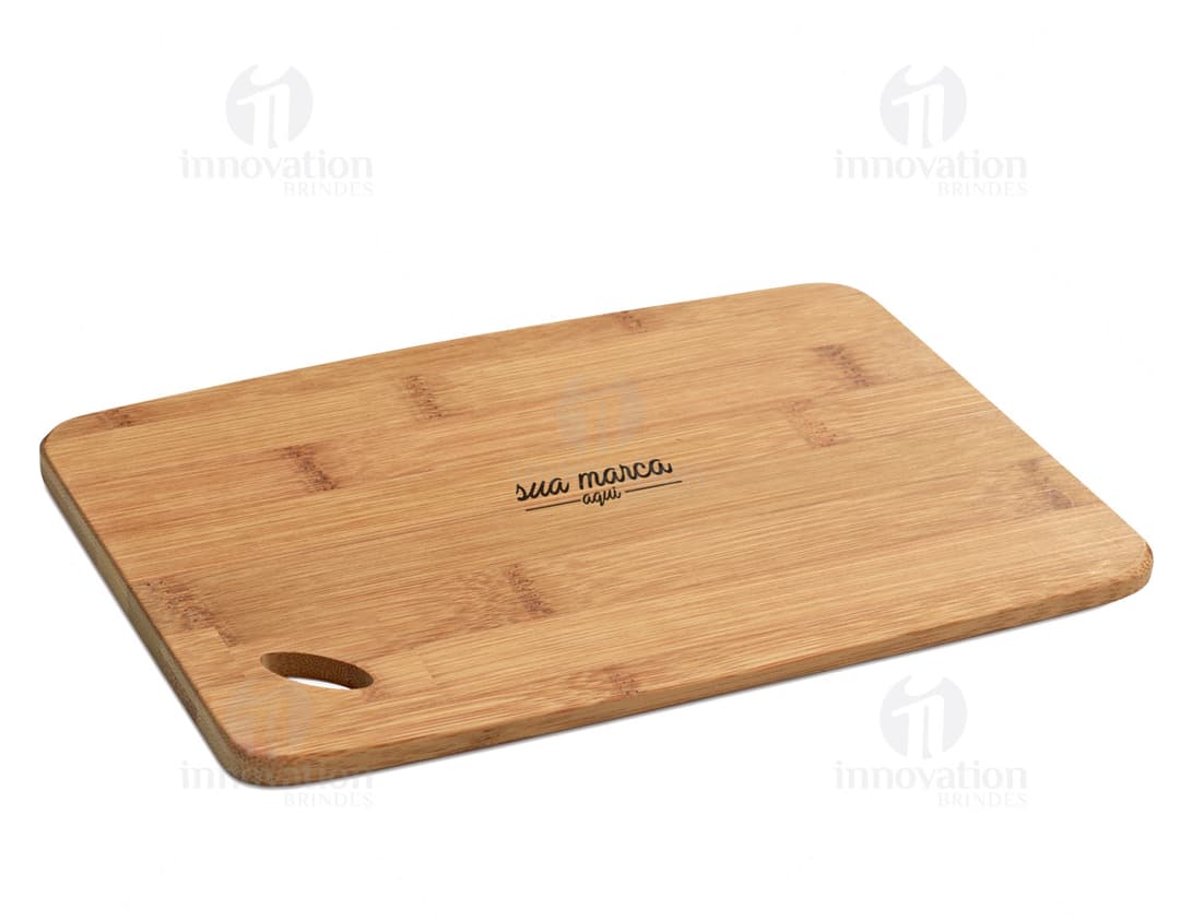 Tábua para queijo antiga de madeira texturizada, perfeita para apresentar seus petiscos gourmet. Ideal para amantes de