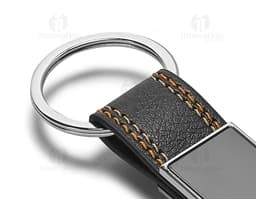Chaveiro de metal com pendrive integrado para armazenar seus arquivos com praticidade e segurança. Ideal para quem busca