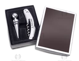 Kit vinho vintage com design moderno e acabamento em metal. Perfeito para presentear ou decorar seu ambiente. Aproveite a
