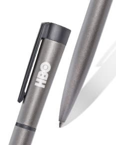 Caneta de metal elegante e sofisticada para escrita impecável. Perfeita para uso no escritório, escola ou em casa. Durável e