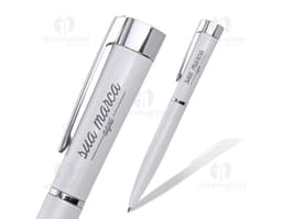 Caneta de metal prateada para escrita e negócios. Design elegante e durável, ideal para uso no escritório ou escola.