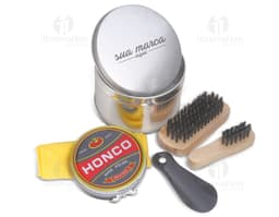 Kit Engraxate 02: Prático e sofisticado, este conjunto de engraxates em lata de metal preto é o acessório perfeito para