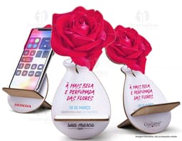 Porta celular de MDF com design romântico, ornamentado com rosas, corações, fitas douradas e folhas. Ideal como presente para