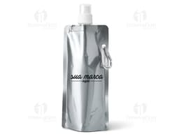 Boutique com uma variedade de squeezes plásticos dobráveis de 460ml em diferentes cores e estilos. Os squeezes são