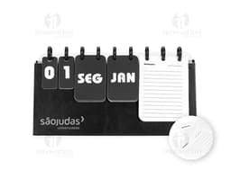 Notebook preto exibindo um Calendário Permanente de Mesa Disco em 3D, em um ambiente de negócios. O equipamento de tecnologia