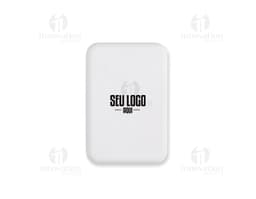 Botão quadrado de plástico brilhante com ícone de chave, inserção de teclado e símbolos de tecnologia. Modelo moderno de