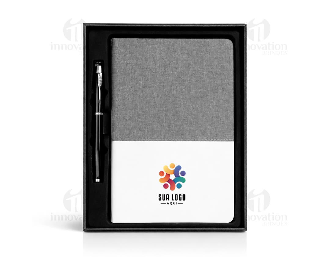 Notebook e pasta executiva, conjunto de equipamentos tecnológicos para escritório, tecnologia moderna e portátil, com display