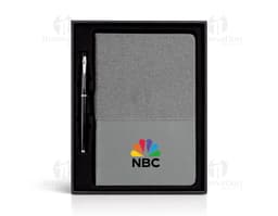 Notebook e pasta executiva, conjunto de equipamentos tecnológicos para escritório, tecnologia moderna e portátil, com display