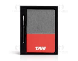 Notebook e pasta executiva, conjunto de equipamentos tecnológicos para escritório, tecnologia moderna e portátil, com display