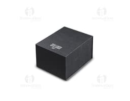 Dispositivo de armazenamento de dados antigo, caixa preta de computador contendo livro, disquete e outros equipamentos