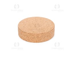 Imagem de um produto chamado Kit Vinho 4 Peças. A foto mostra um conjunto de acessórios para vinho em um fundo marrom