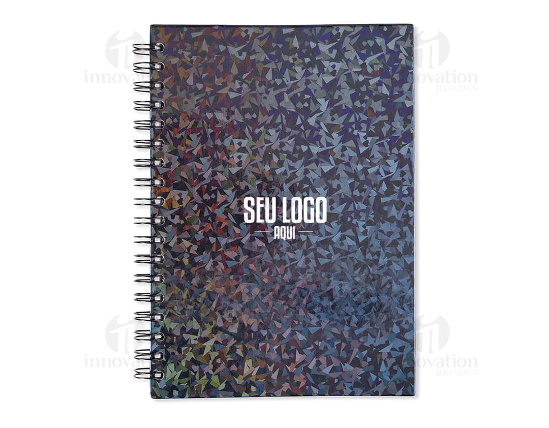 Caderno com capa holográfica e pauta, design moderno e colorido. Decorado com elementos gráficos e texturas criativas.