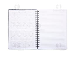 Caderno com capa holográfica e pauta, design moderno e colorido. Decorado com elementos gráficos e texturas criativas.