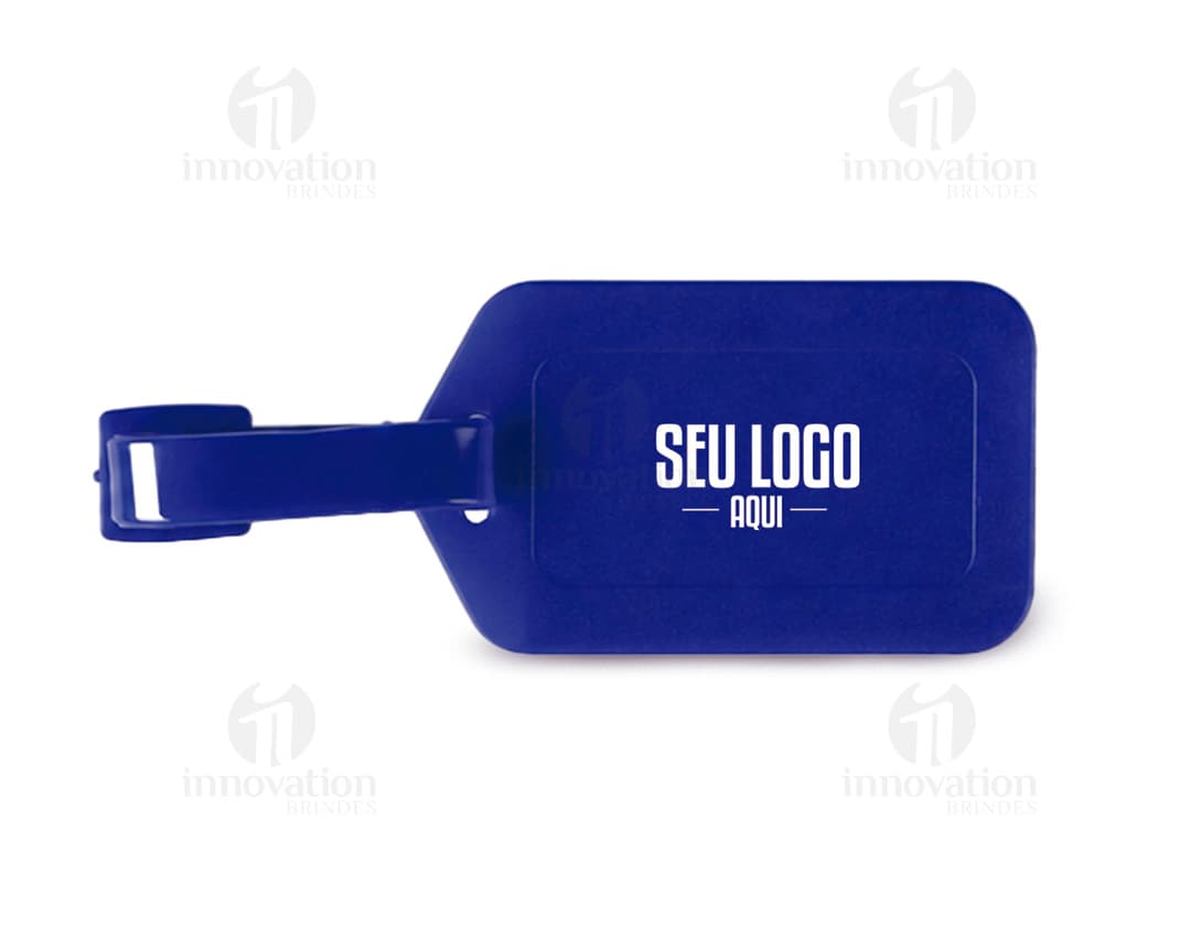 Tag identificador de bagagem em forma de plug colorido em plástico rosa, símbolo de saúde e cuidado, conceito de presente e