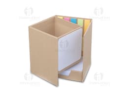 Porta lápis feito de papelão marrom, embalagem vazia e reciclável com design simples.