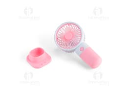 Mini ventilador recarregável de design moderno, feito de metal e plástico na cor preta. Possui hélices brilhantes e funciona