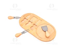 Kit Queijo 4 Peças - imagem de um kit contendo 4 peças para queijo, com utensílios de madeira, como tábua e faca, além de