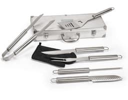 Kit churrasco em maleta de alumínio, perfeito para suas viagens e churrascos ao ar livre. Com design retrô e fecho seguro, é