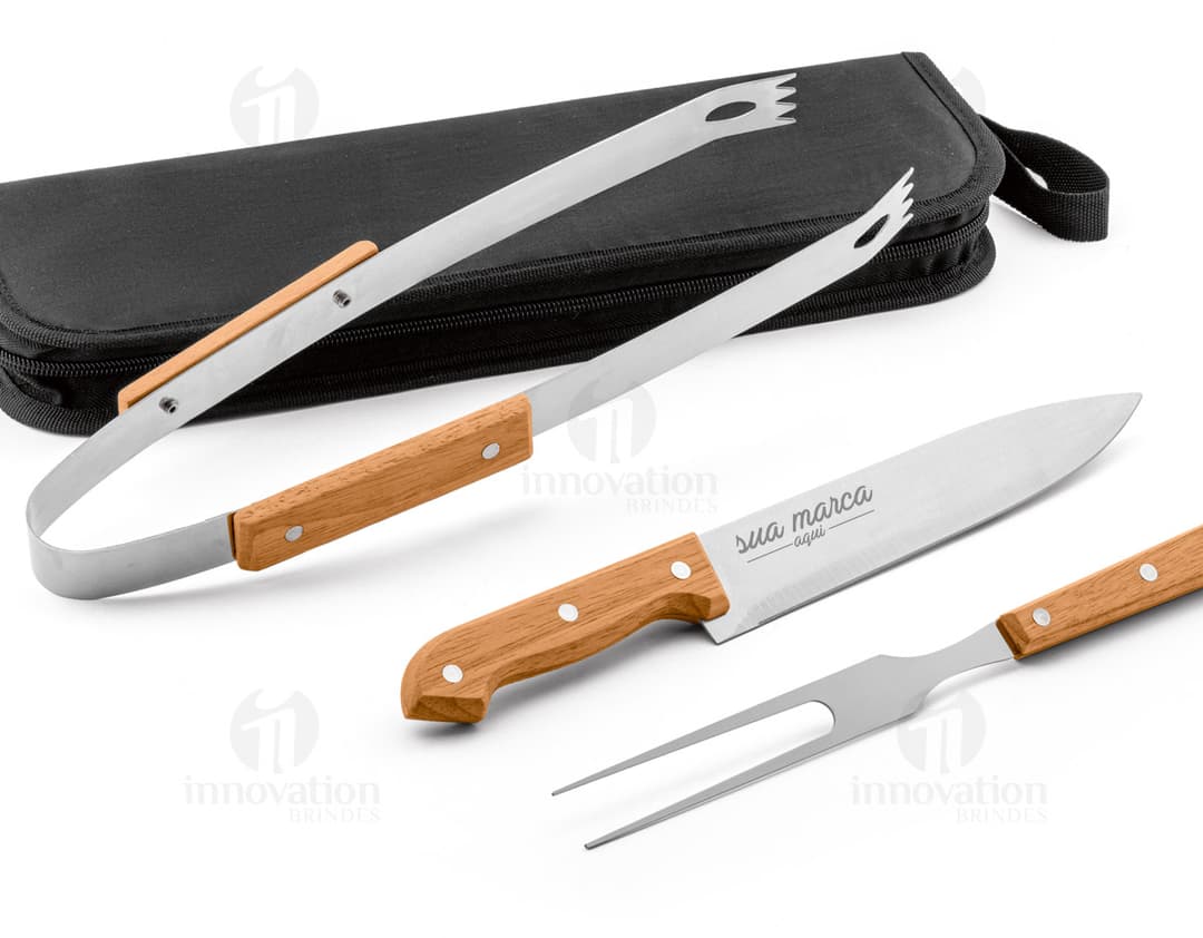 Kit churrasco em aço inox para momentos especiais. Ideal para preparar e servir suas carnes favoritas com praticidade e