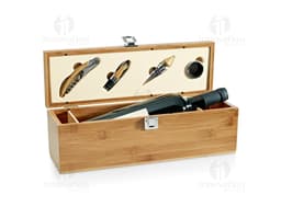 Kit vinho em bambu e zinco contendo 5 peças, incluindo abridor, cortador de lacre, termômetro, tampa e anel.
