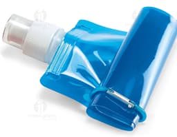 Dê uma olhada neste squeeze dobrável de 460ml! Perfeito para quem busca praticidade e economia de espaço, este item é ideal