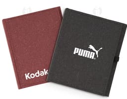 Bloco de anotações vintage com capa de couro marrom envelhecido, ideal para anotações rápidas e organização. Tamanho compacto