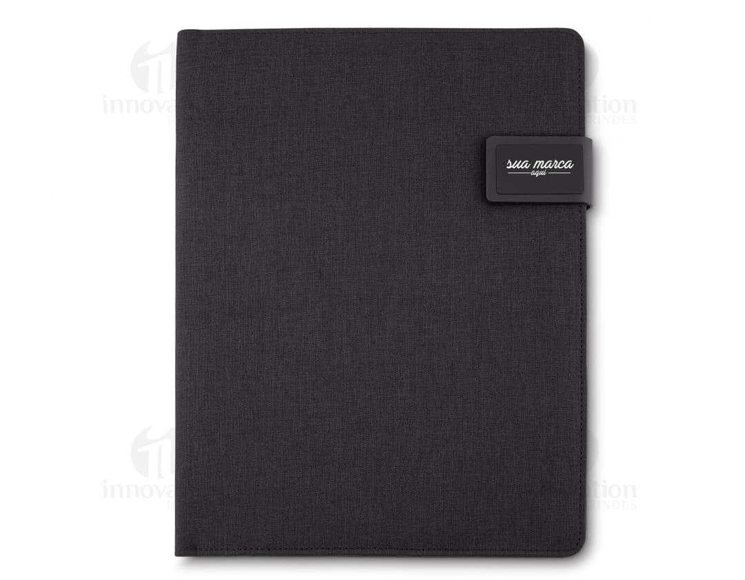 Pasta executiva preta com bloco de papel e suporte para notebook e drive externo, equipamento de escritório moderno e prático