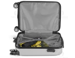 Mala de viagem em couro vintage isolada para uma aventura retro. Ideal para embarcar em sua próxima viagem com estilo e