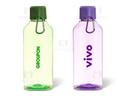 Squeeze plástico de 730ml: ideal para manter sua hidratação em dia com praticidade e estilo. Feito em material de alta