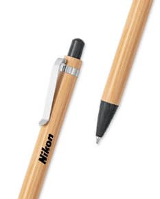 Caneta de bambu esferográfica - Ideal para escrita e desenho, essa caneta de bambu oferece conforto e precisão. Perfeita para