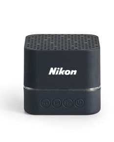 Caixa de Som - Equipamento tecnológico para escritório com design retrô e excelente qualidade de som. Perfeito como brinde corporativo ou presente. Adquira já!