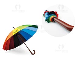 Guarda-chuva com pega de madeira em um design colorido e moderno, representando proteção contra a chuva. O padrão em