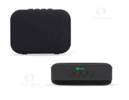 Caixa som multimídia emborrachada, item de tecnologia equipado com botões e display. Design moderno e metalizado, ideal para