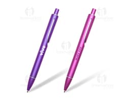 Caneta de plástica ideal para escrita no escritório, na escola ou em casa. Feita com materiais de alta qualidade, proporciona