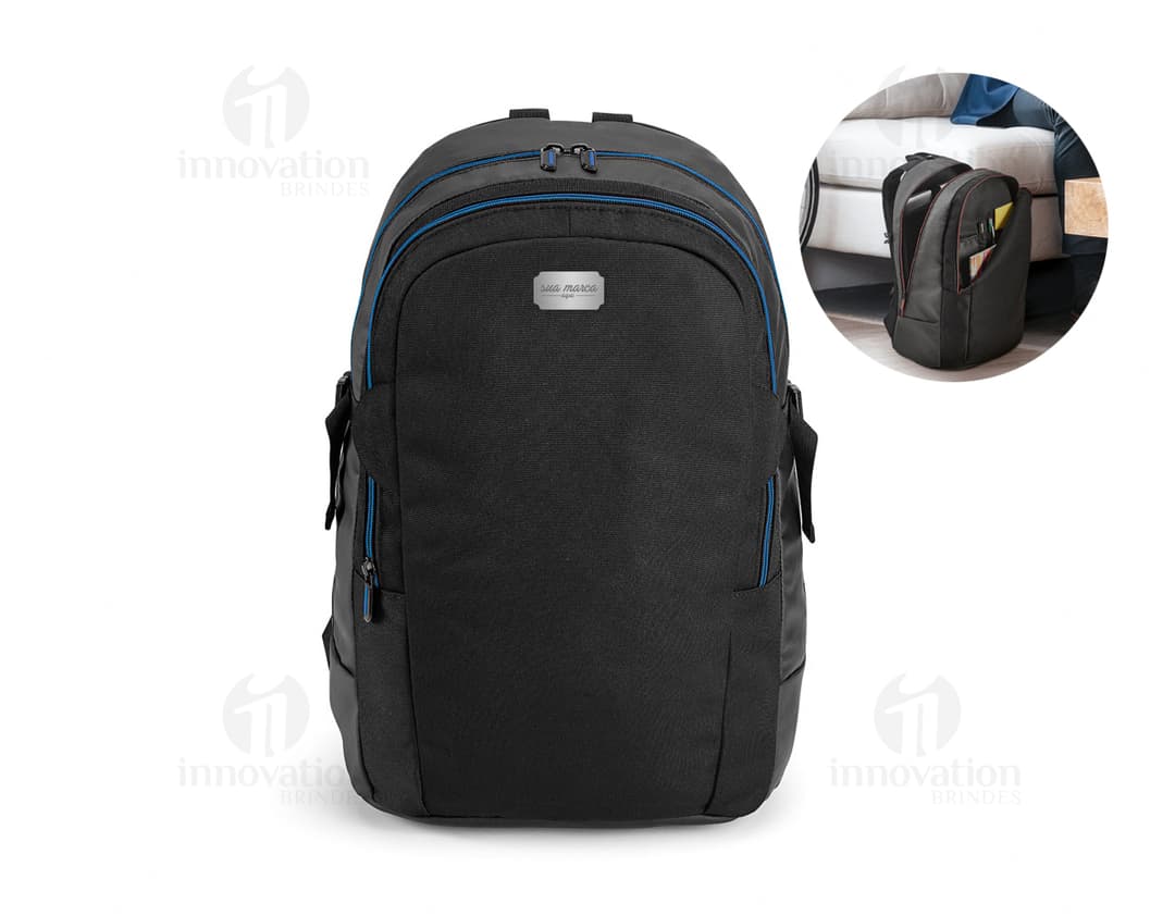 Mochila para notebook de couro moderna, ideal para viagens a trabalho ou lazer. Possui alça ajustável, fecho em zíper, design