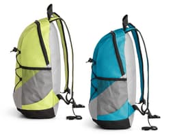 Mochila de couro elegante, ideal para uso casual. Perfeita para quem busca praticidade e estilo retro. Com alça de mão e