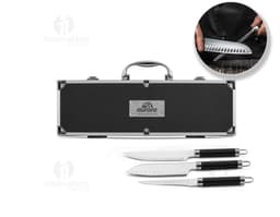 Kit churrasco de alta qualidade com faca afiada e utensílios em aço inoxidável. Ideal para churrasqueiros profissionais e