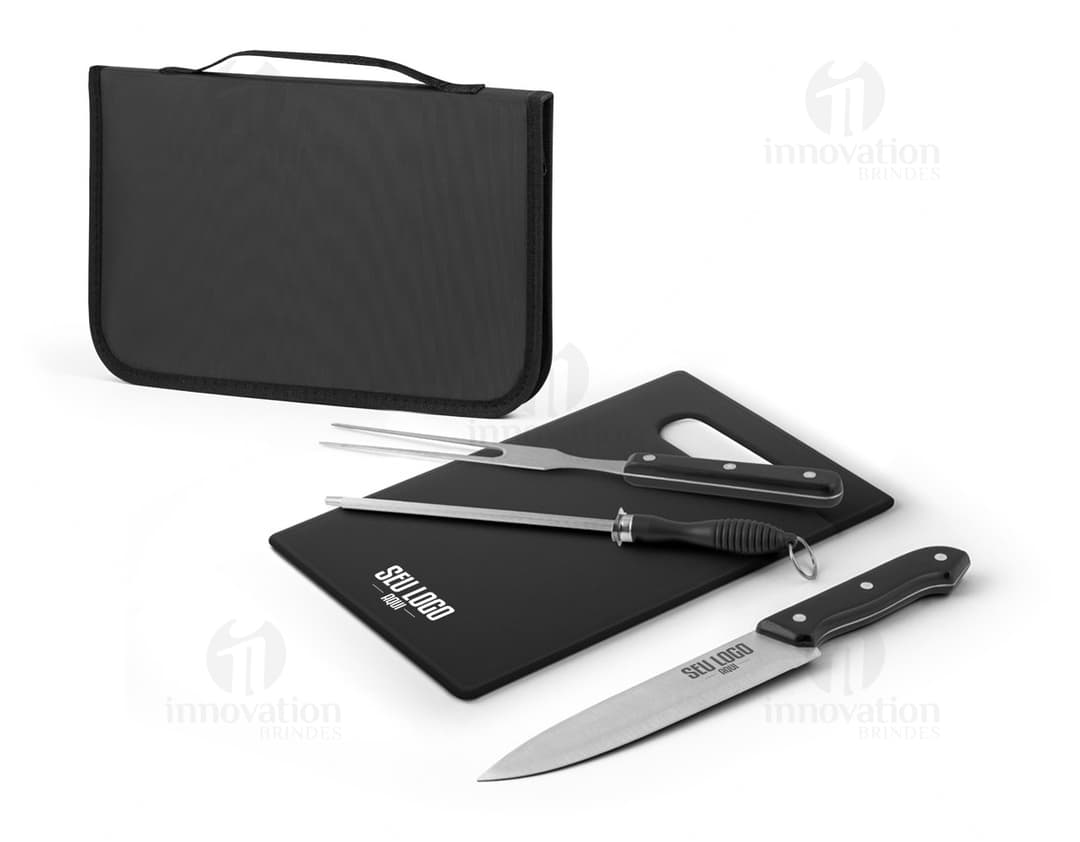 Imagem de um kit churrasco completo e portátil, ideal para seu negócio ou lazer. Feito em aço inoxidável, inclui faca de