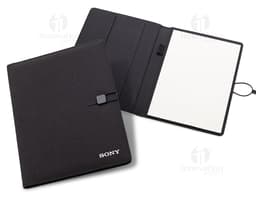 Pasta executiva de couro para laptop, ideal para escritório e reuniões de negócios. Com design elegante e espaçoso, é